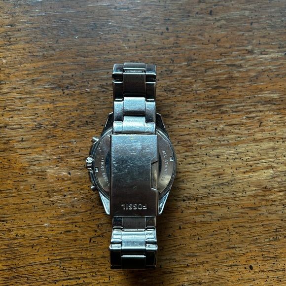 Silver women’s Fossil watch - Picture 2 of 2